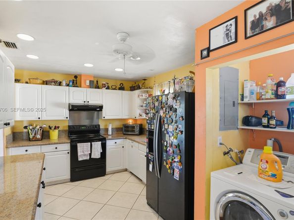 1441 NE 42nd St, Oakland Park FL 33334