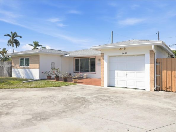 1441 NE 42nd St, Oakland Park FL 33334