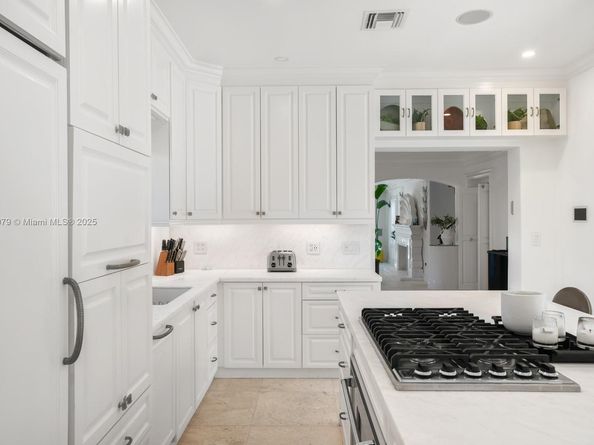 3026 Flamingo Dr, Miami Beach FL 33140