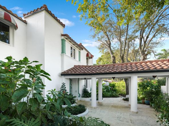 3026 Flamingo Dr, Miami Beach FL 33140