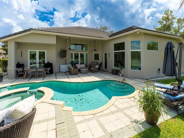 4021 E Lake Estates Dr, Davie FL 33328
