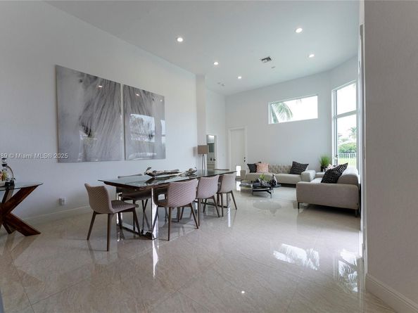 4021 E Lake Estates Dr, Davie FL 33328
