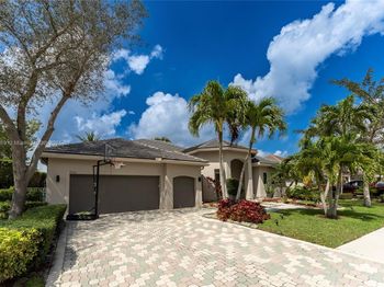 4021 E Lake Estates Dr