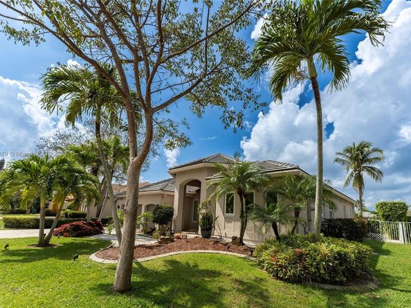 4021 E Lake Estates Dr, Davie FL 33328