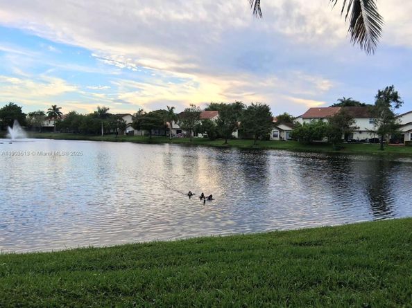 10830 NW 8th St, Pembroke Pines FL 33026