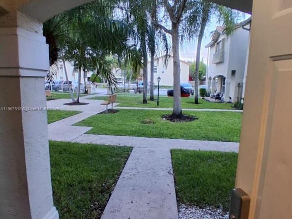 10830 NW 8th St, Pembroke Pines FL 33026