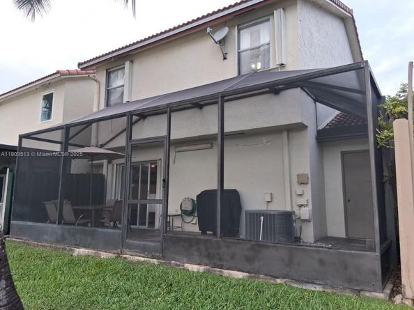 10830 NW 8th St, Pembroke Pines FL 33026