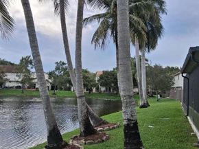 10830 NW 8th St, Pembroke Pines FL 33026