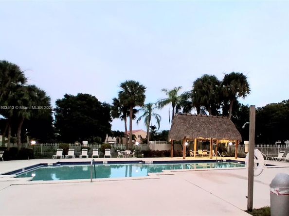 10830 NW 8th St, Pembroke Pines FL 33026