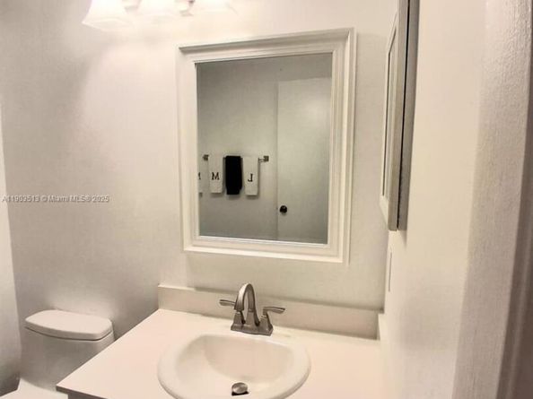 10830 NW 8th St, Pembroke Pines FL 33026