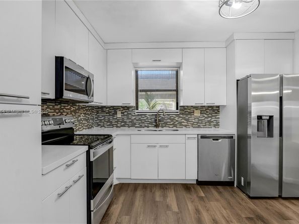 511 Ives Dairy Rd 1046, Miami FL 33179