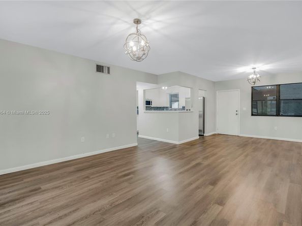 511 Ives Dairy Rd 1046, Miami FL 33179