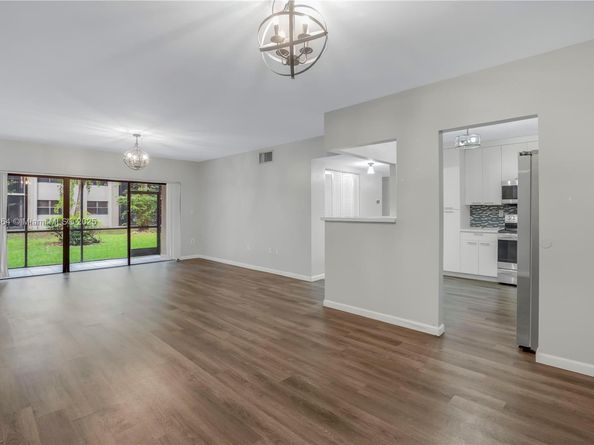511 Ives Dairy Rd 1046, Miami FL 33179