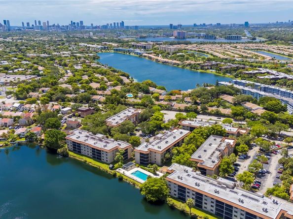 511 Ives Dairy Rd 1046, Miami FL 33179