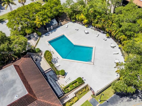 511 Ives Dairy Rd 1046, Miami FL 33179