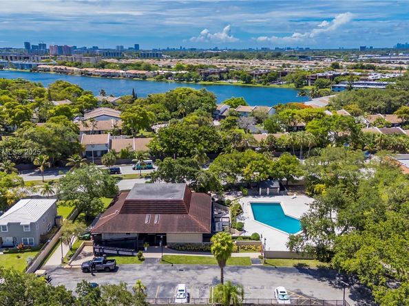 511 Ives Dairy Rd 1046, Miami FL 33179