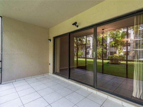 511 Ives Dairy Rd 1046, Miami FL 33179