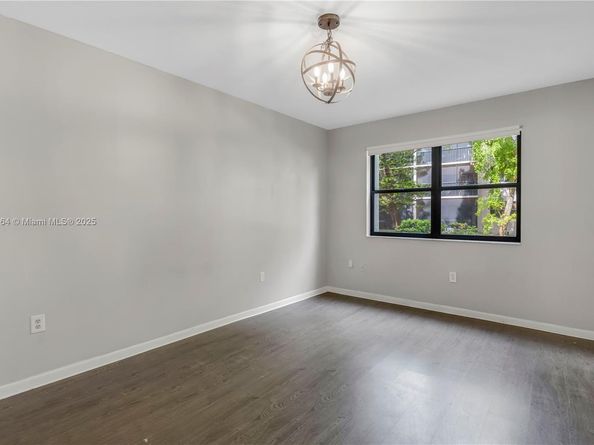 511 Ives Dairy Rd 1046, Miami FL 33179