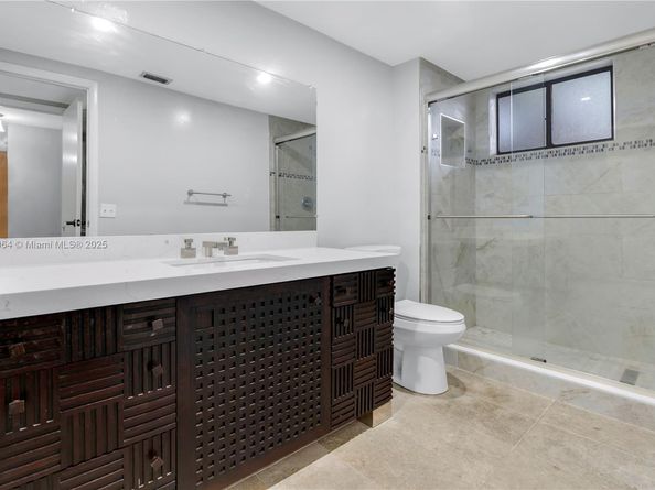511 Ives Dairy Rd 1046, Miami FL 33179