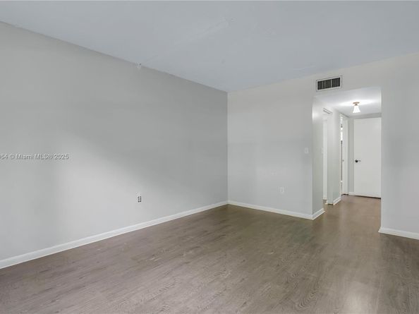 511 Ives Dairy Rd 1046, Miami FL 33179