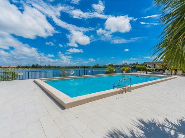 511 Ives Dairy Rd 1046, Miami FL 33179