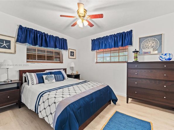 7051 SW 2nd Ct, Pembroke Pines FL 33023
