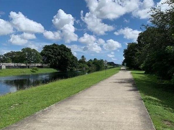 6710 S Parkway Dr 311, Margate FL 33068