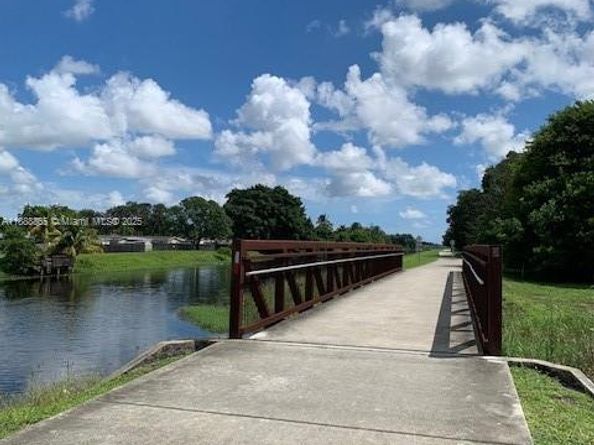 6710 S Parkway Dr 311, Margate FL 33068