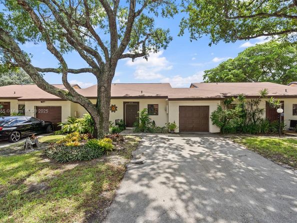 6710 S Parkway Dr 311, Margate FL 33068