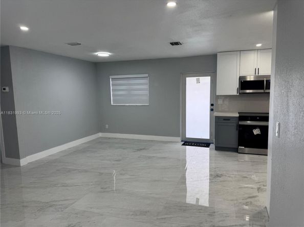 14621 SW 106th Ave, Miami FL 33176