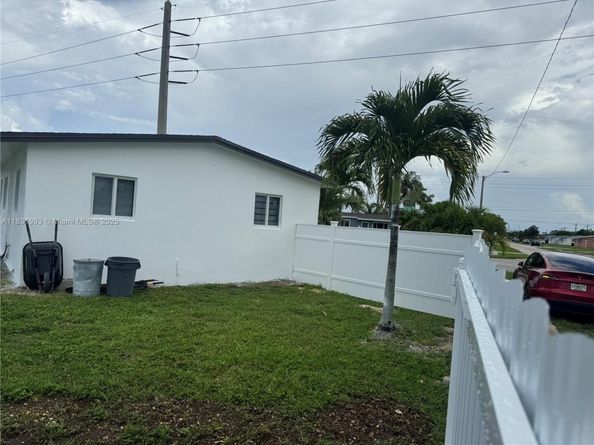 14621 SW 106th Ave, Miami FL 33176