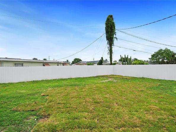 14621 SW 106th Ave, Miami FL 33176