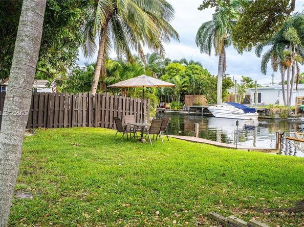 2634 Thomas St, Hollywood FL 33020