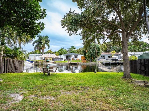 2634 Thomas St, Hollywood FL 33020