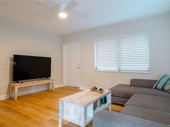 2634 Thomas St, Hollywood FL 33020