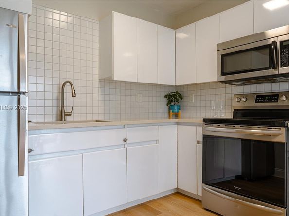 2634 Thomas St, Hollywood FL 33020