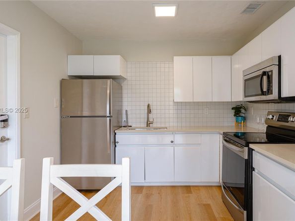 2634 Thomas St, Hollywood FL 33020