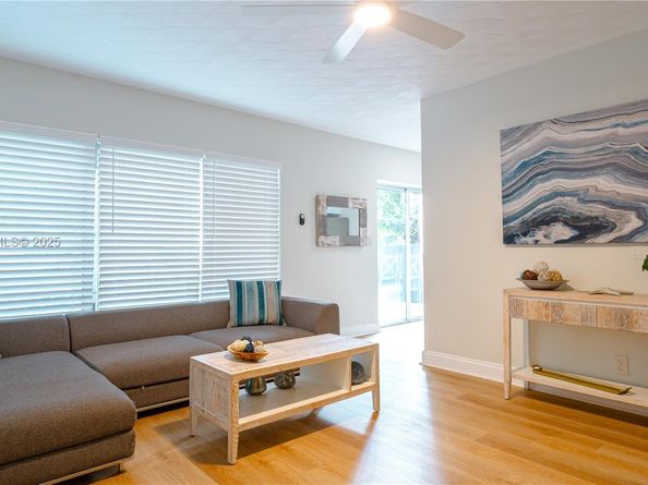 2634 Thomas St, Hollywood FL 33020