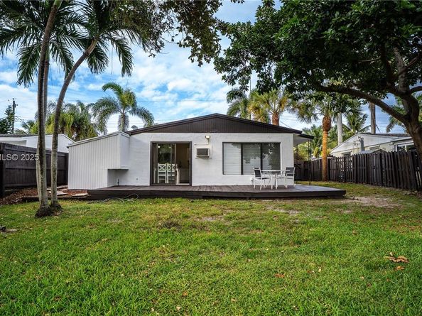 2634 Thomas St, Hollywood FL 33020