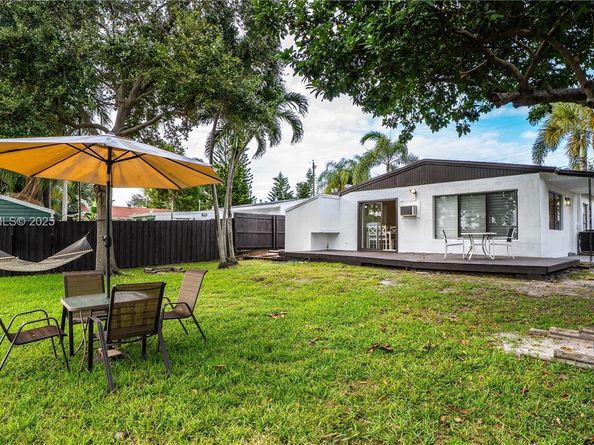 2634 Thomas St, Hollywood FL 33020