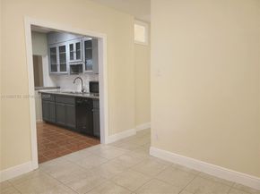 795 NW 42nd St, Miami FL 33127