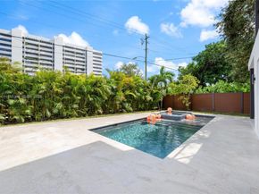 300 NE 48th St, Miami FL 33137