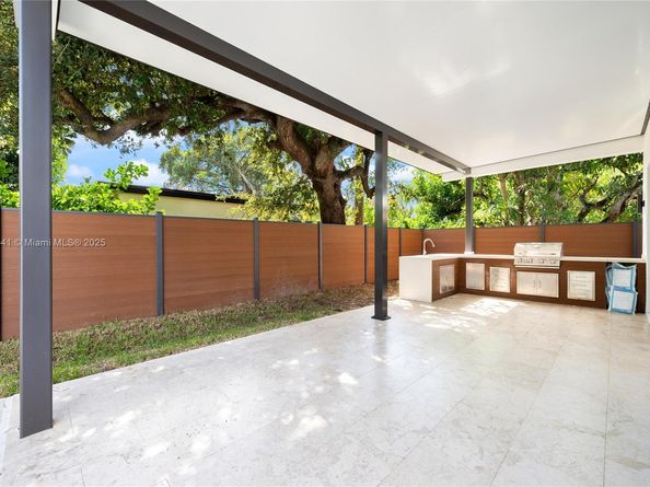 300 NE 48th St, Miami FL 33137
