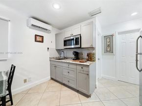 1040 SW 66th Ave, Pembroke Pines FL 33023