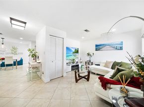 1040 SW 66th Ave, Pembroke Pines FL 33023