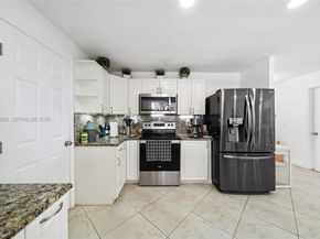 1040 SW 66th Ave, Pembroke Pines FL 33023