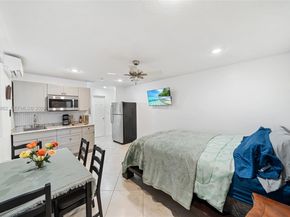 1040 SW 66th Ave, Pembroke Pines FL 33023