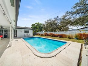 1040 SW 66th Ave, Pembroke Pines FL 33023