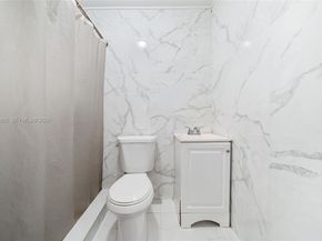 1040 SW 66th Ave, Pembroke Pines FL 33023