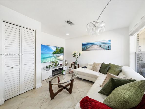 1040 SW 66th Ave, Pembroke Pines FL 33023